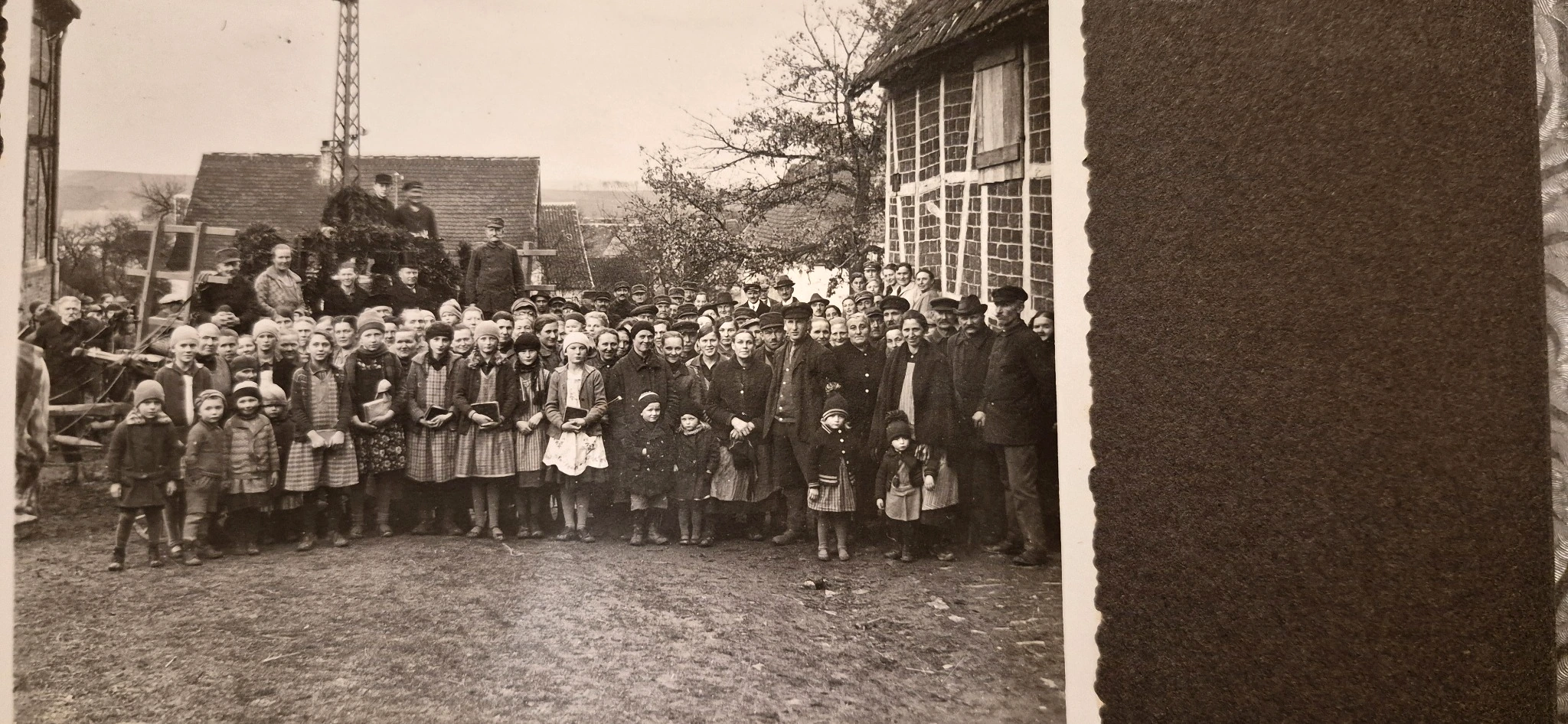 Historisches Gruppenfoto der Glockenweihe Abberode am 20. Dezember 1931