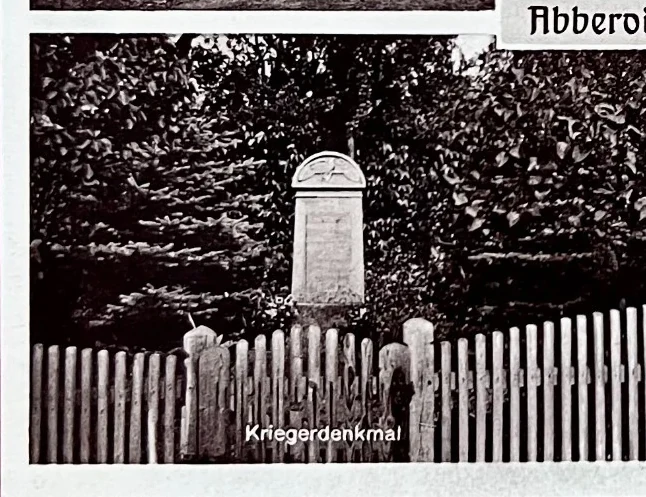 Das Kriegerdenkmal auf einer historischen Ansichtskarte · Privatsammlung